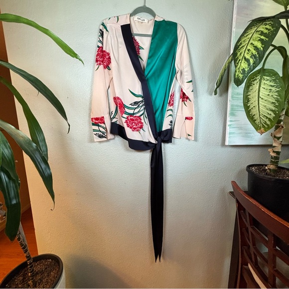 Diane von Furstenberg Silk Ivory Magenta Teal Navy Bohemian Floral Wrap Blouse S - Picture 2 of 15